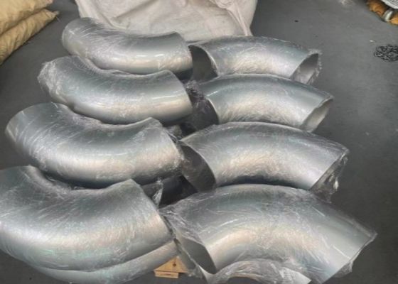 ASME B16.9 স্ট্যান্ডার্ড এবং কোল্ড বন্ডিং টেকনিকের সাথে কাঠের স্টেইনলেস স্টীল পাইপ ফিটিং
